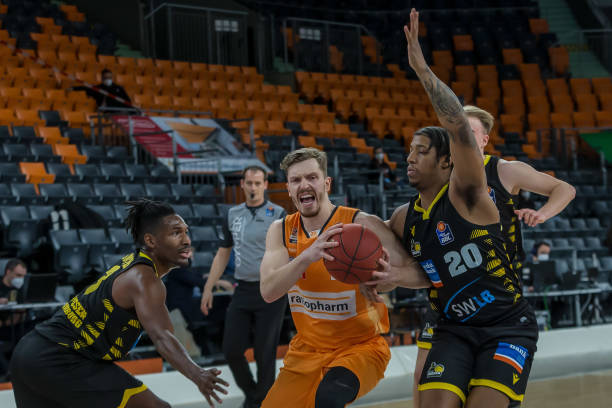 后防线表现 后防线表现