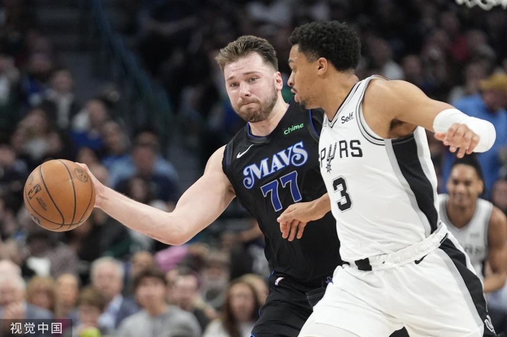 球员完成首 球员完成首